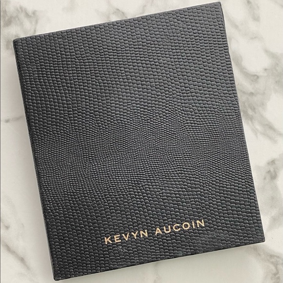 Kevyn Aucoin the contour book - Picture 2 of 4